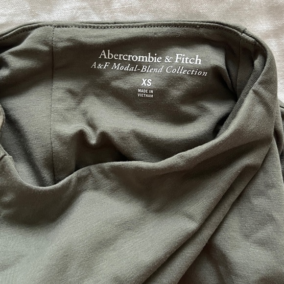 Abercrombie green top, NWT, XS - Picture 4 of 6